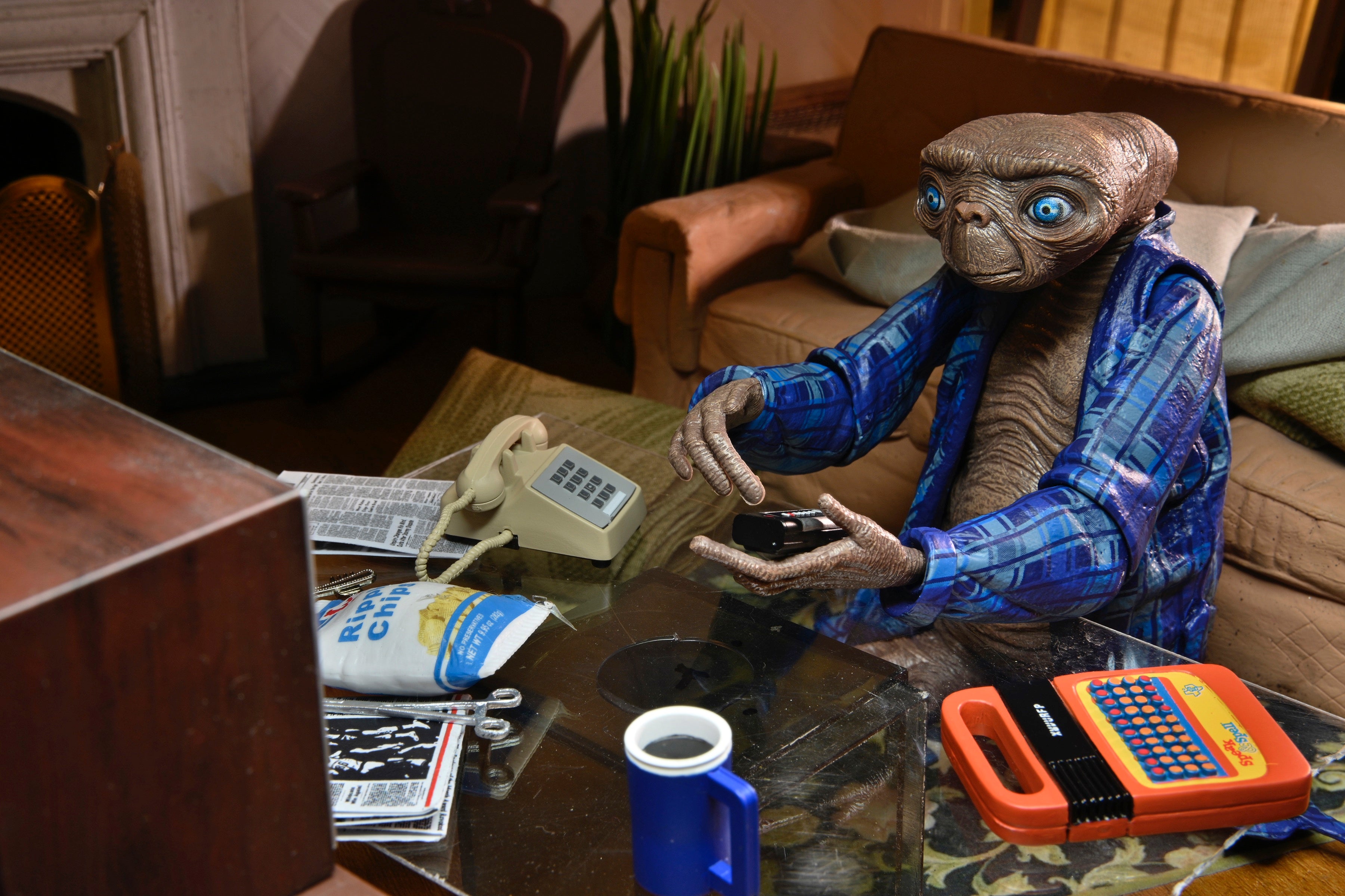 NECA E.T. The Extra-Terrestrial 40th Anniversary Telepathic E.T. Ultimate Action Figure (7 inch Scale)