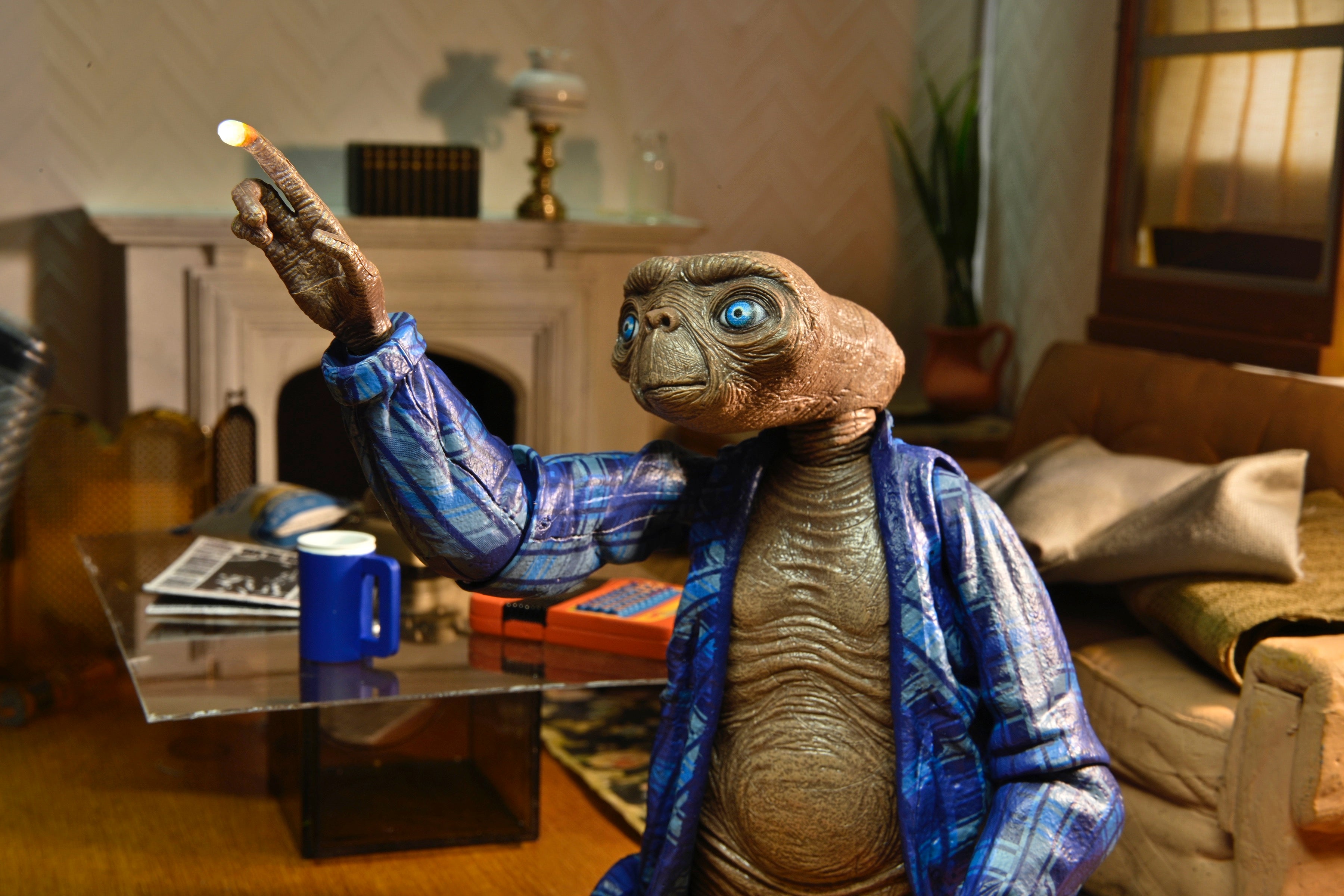 NECA E.T. The Extra-Terrestrial 40th Anniversary Telepathic E.T. Ultimate Action Figure (7 inch Scale)