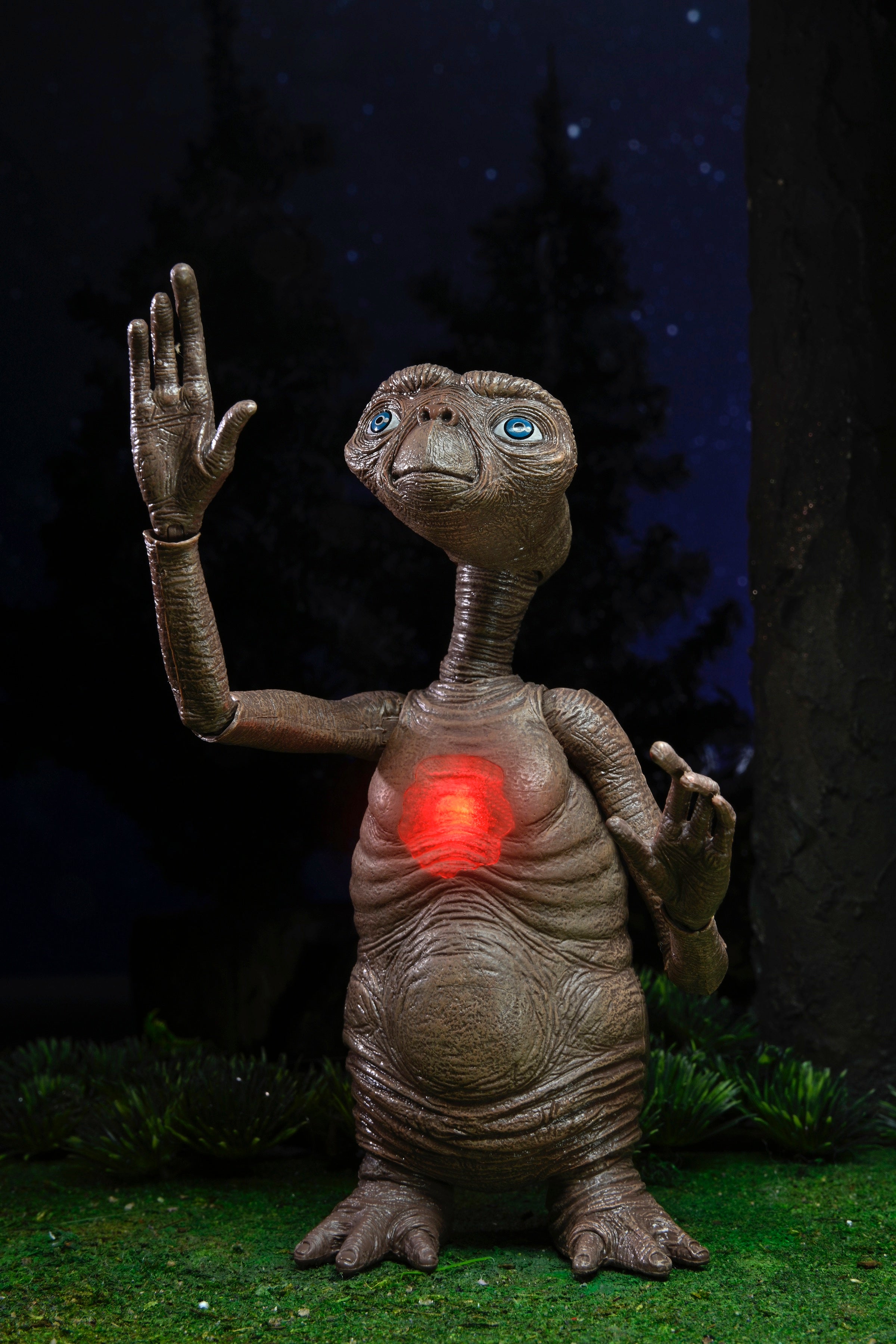 NECA E.T. The Extra-Terrestrial 40th Anniversary Deluxe Ultimate Action Figure (7 inch Scale)