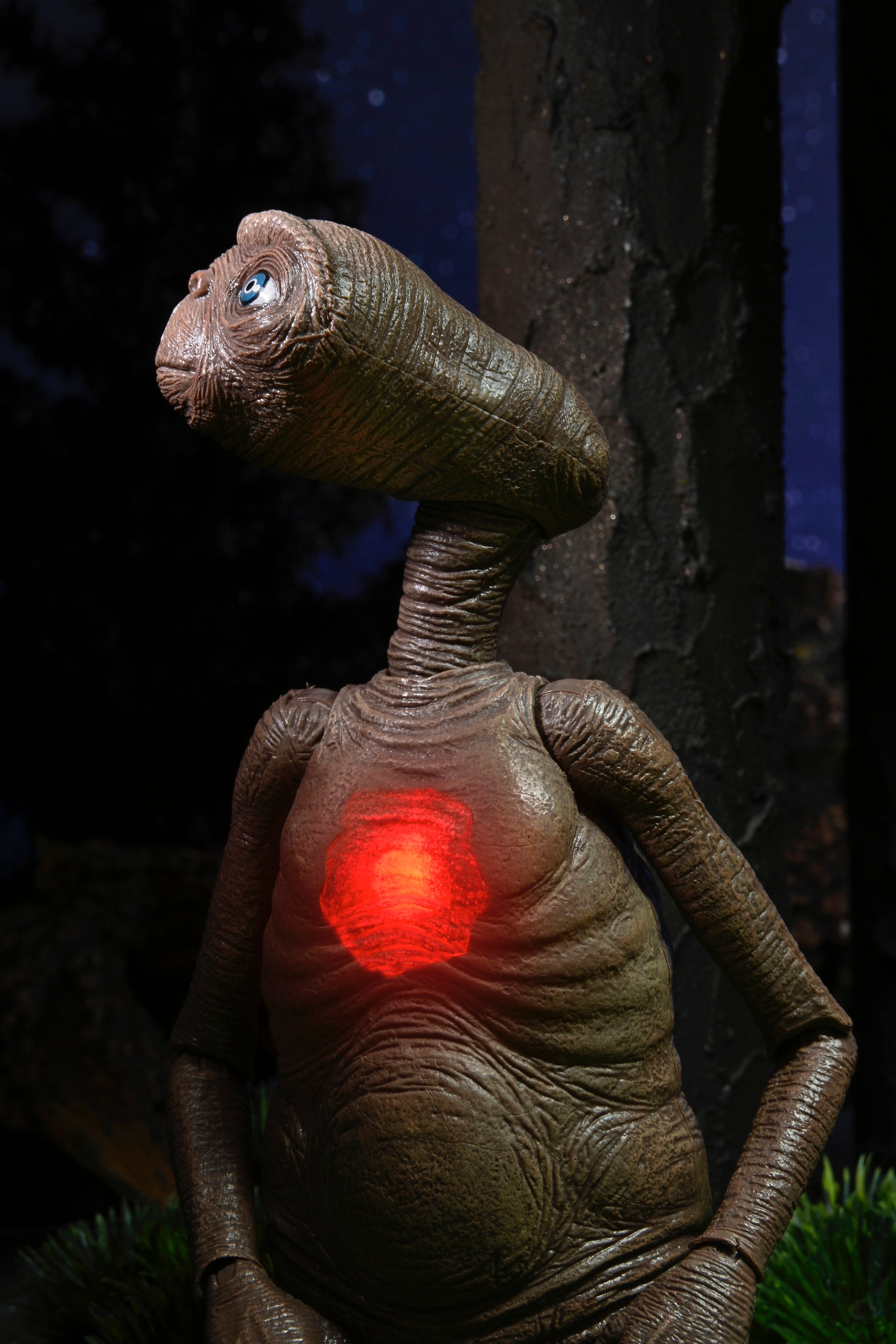 NECA E.T. The Extra-Terrestrial 40th Anniversary Deluxe Ultimate Action Figure (7 inch Scale)