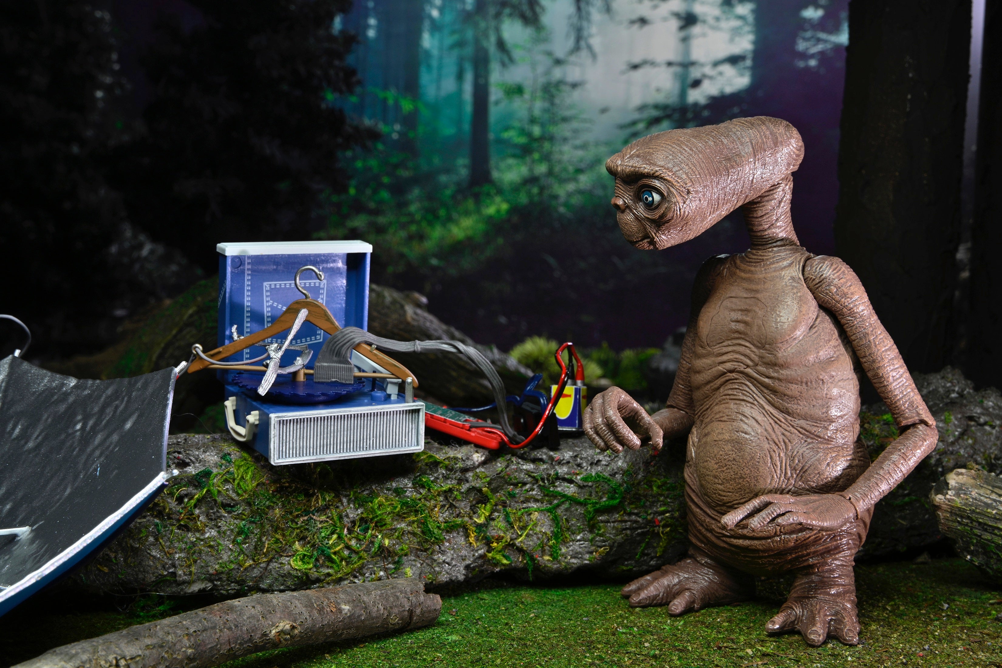 NECA E.T. The Extra-Terrestrial 40th Anniversary Deluxe Ultimate Action Figure (7 inch Scale)