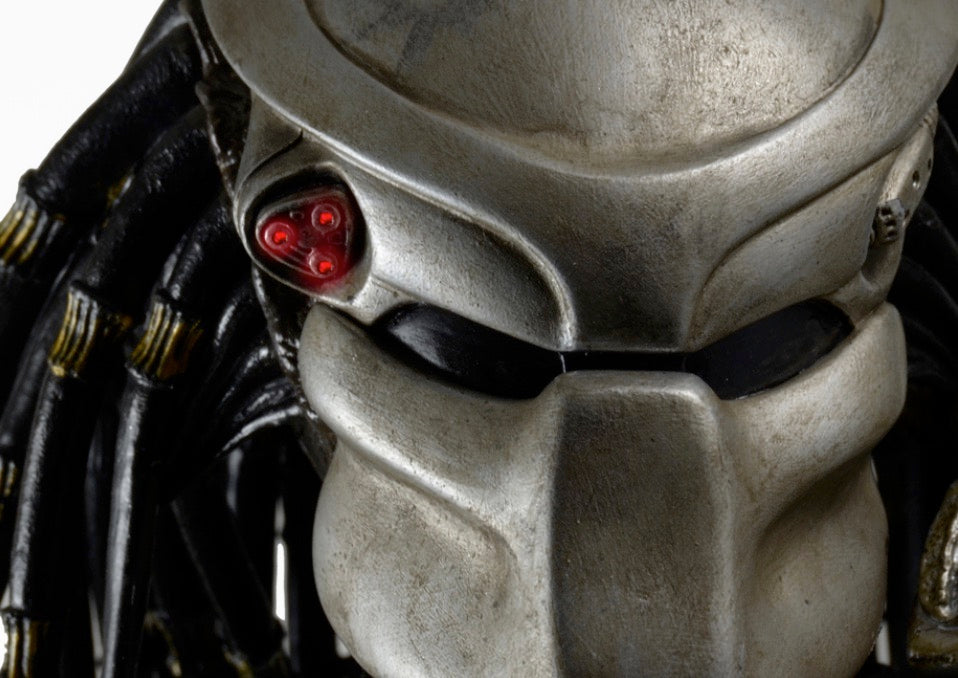 NECA Predator: Jungle Hunter (with LED Lights) 1/4 Scale Action Figure
