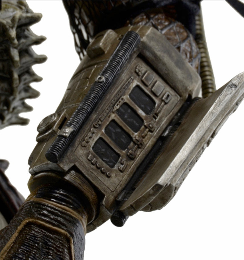 NECA Predator: Jungle Hunter (with LED Lights) 1/4 Scale Action Figure