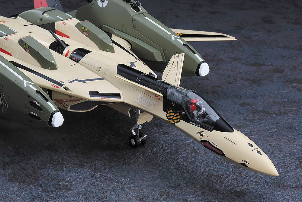 Hasegawa Macross Frontier: VF-19EF/A Isamu Special 1/72 Scale Model Kit