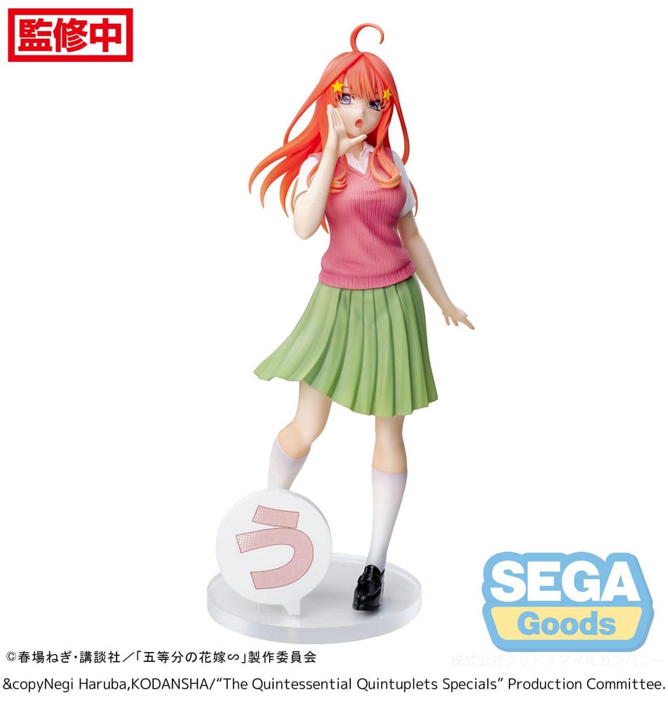 The SEGA The Quintessential Quintuplets Specials Luminasta: Itsuki Nakano PVC Statue (20 cm) features red-haired Itsuki in a pink top, green skirt, and white socks on a round base marked with a Japanese character. SEGA branding is visible.