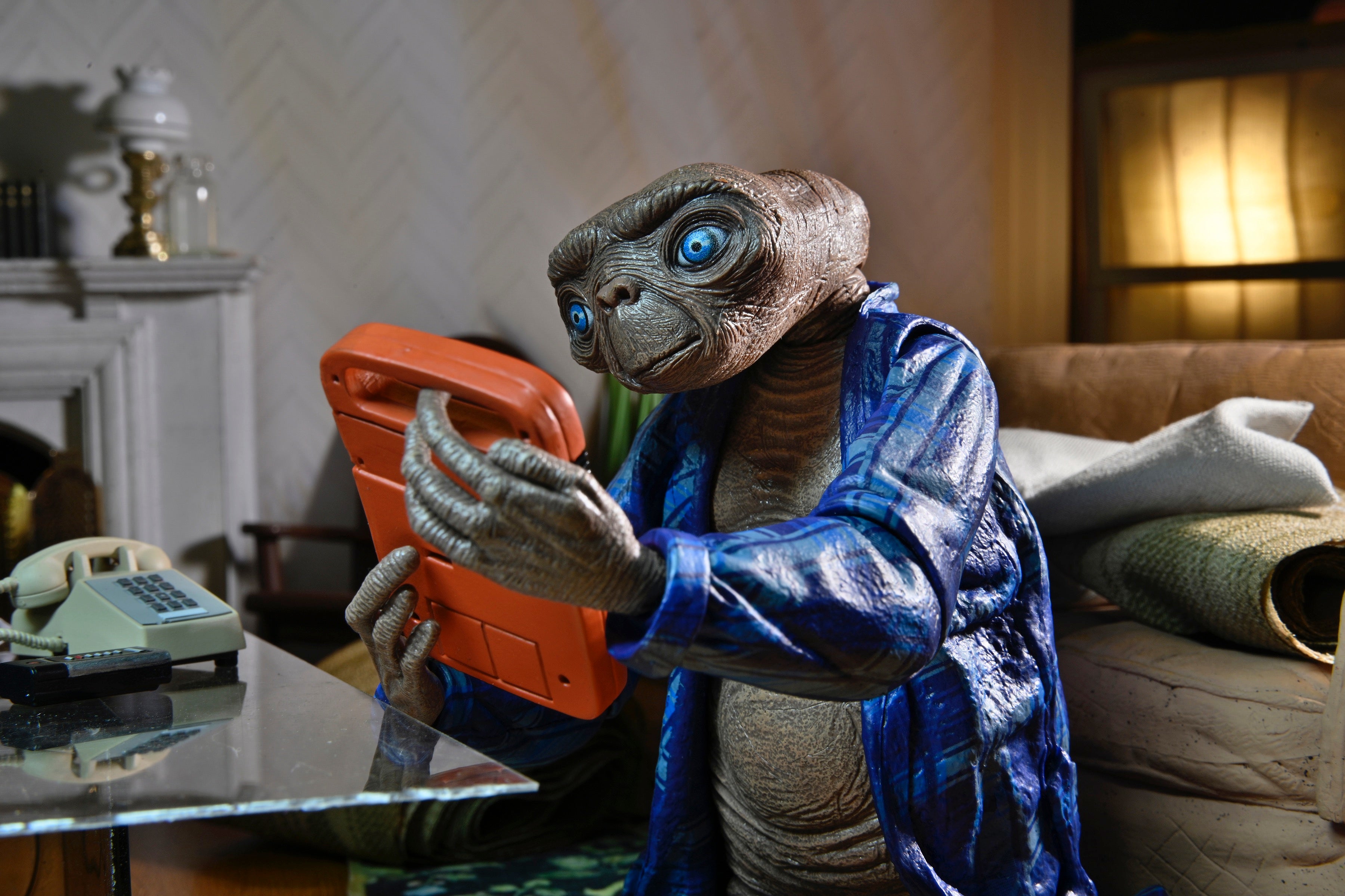 NECA E.T. The Extra-Terrestrial 40th Anniversary Telepathic E.T. Ultimate Action Figure (7 inch Scale)