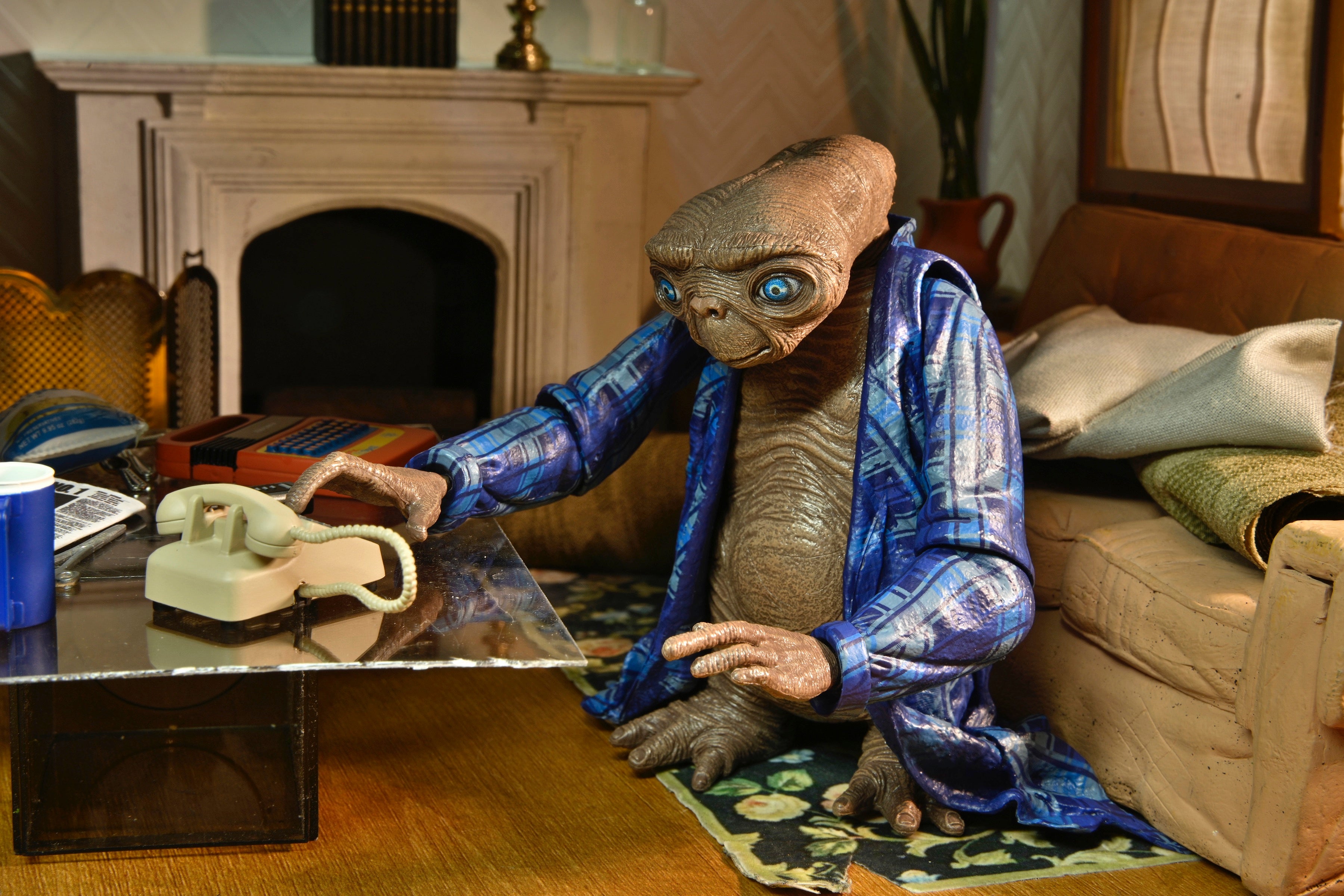 NECA E.T. The Extra-Terrestrial 40th Anniversary Telepathic E.T. Ultimate Action Figure (7 inch Scale)