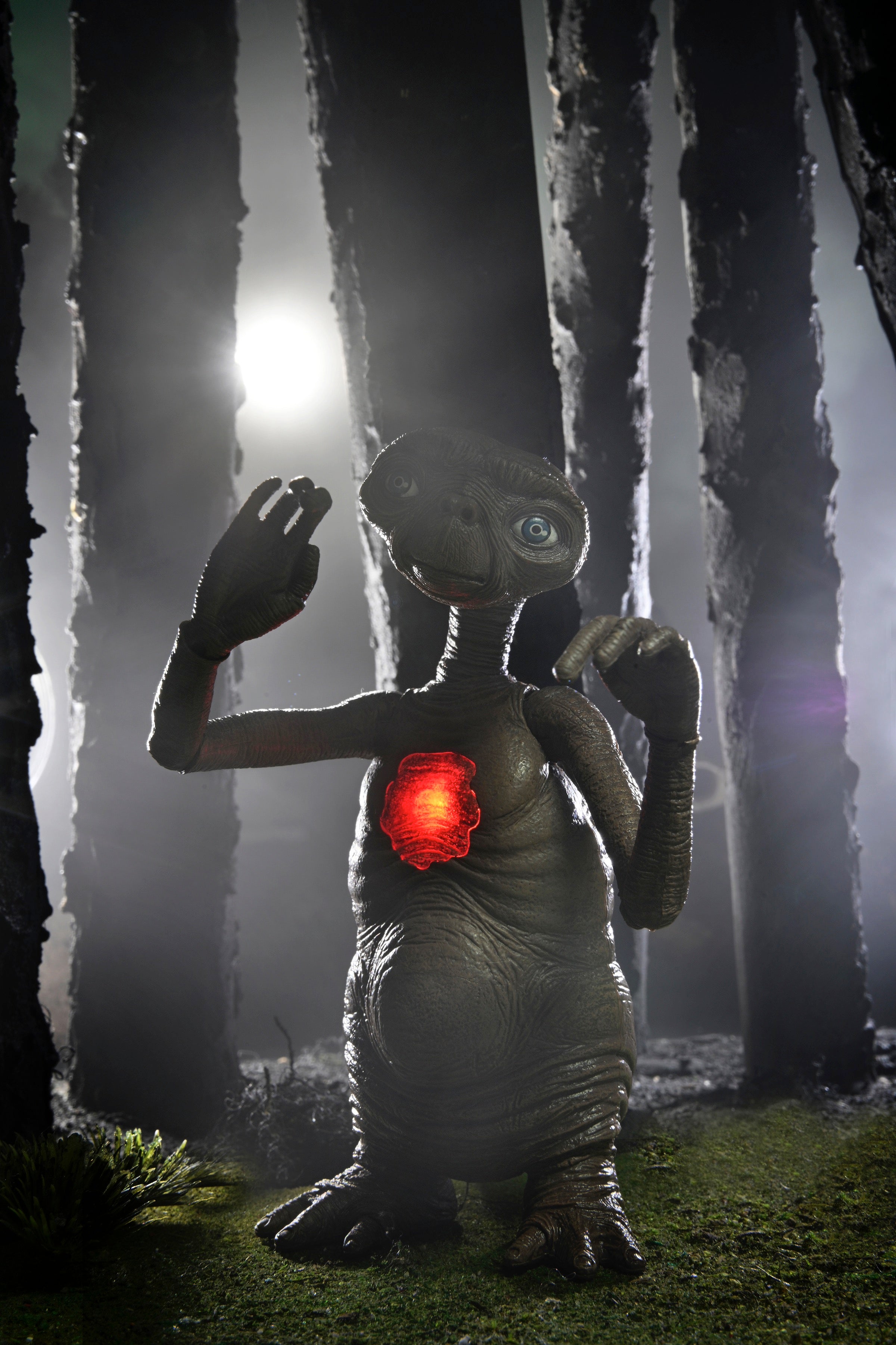 NECA E.T. The Extra-Terrestrial 40th Anniversary Deluxe Ultimate Action Figure (7 inch Scale)