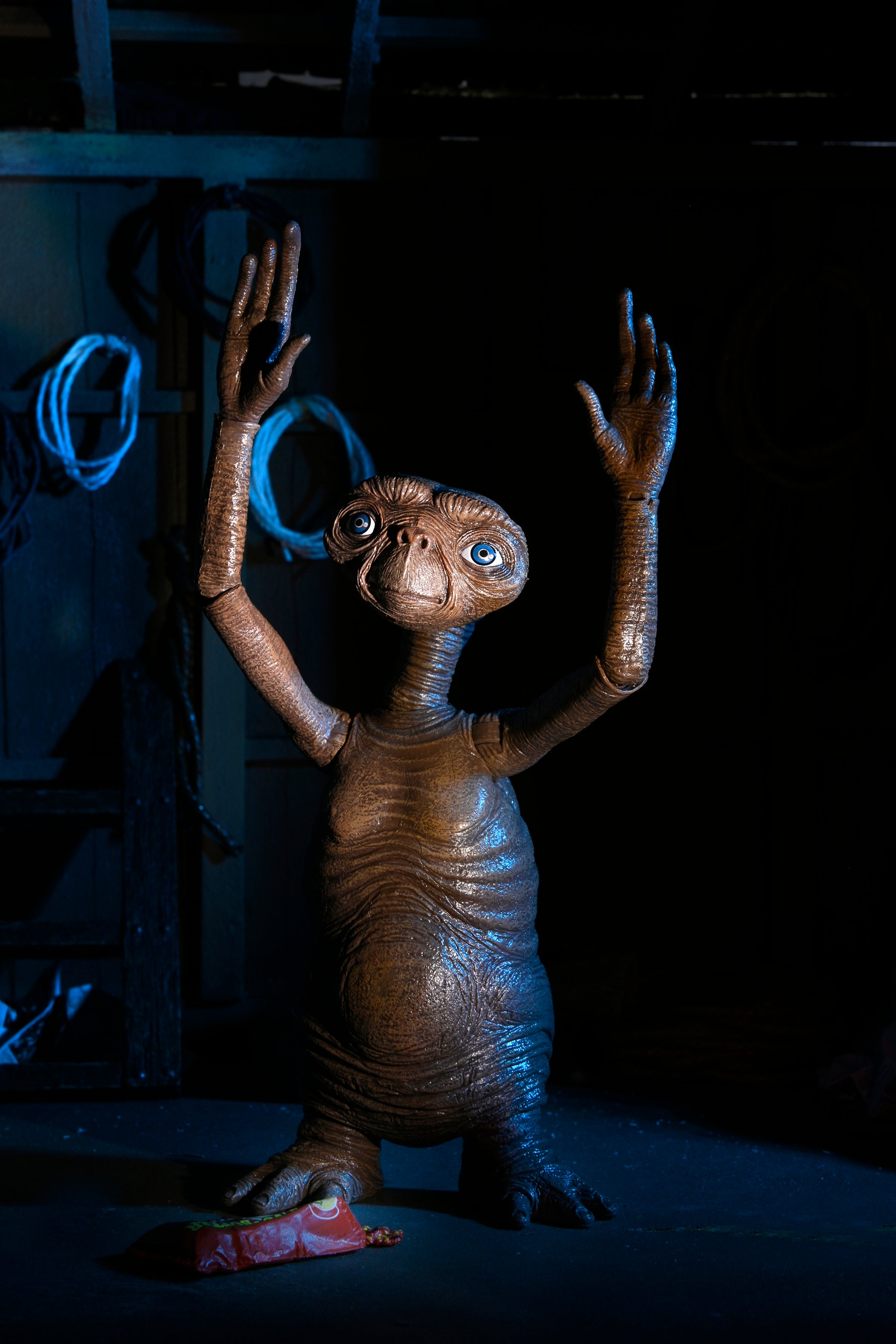 NECA E.T. The Extra-Terrestrial 40th Anniversary Ultimate E.T. Action Figure (7 inch Scale)