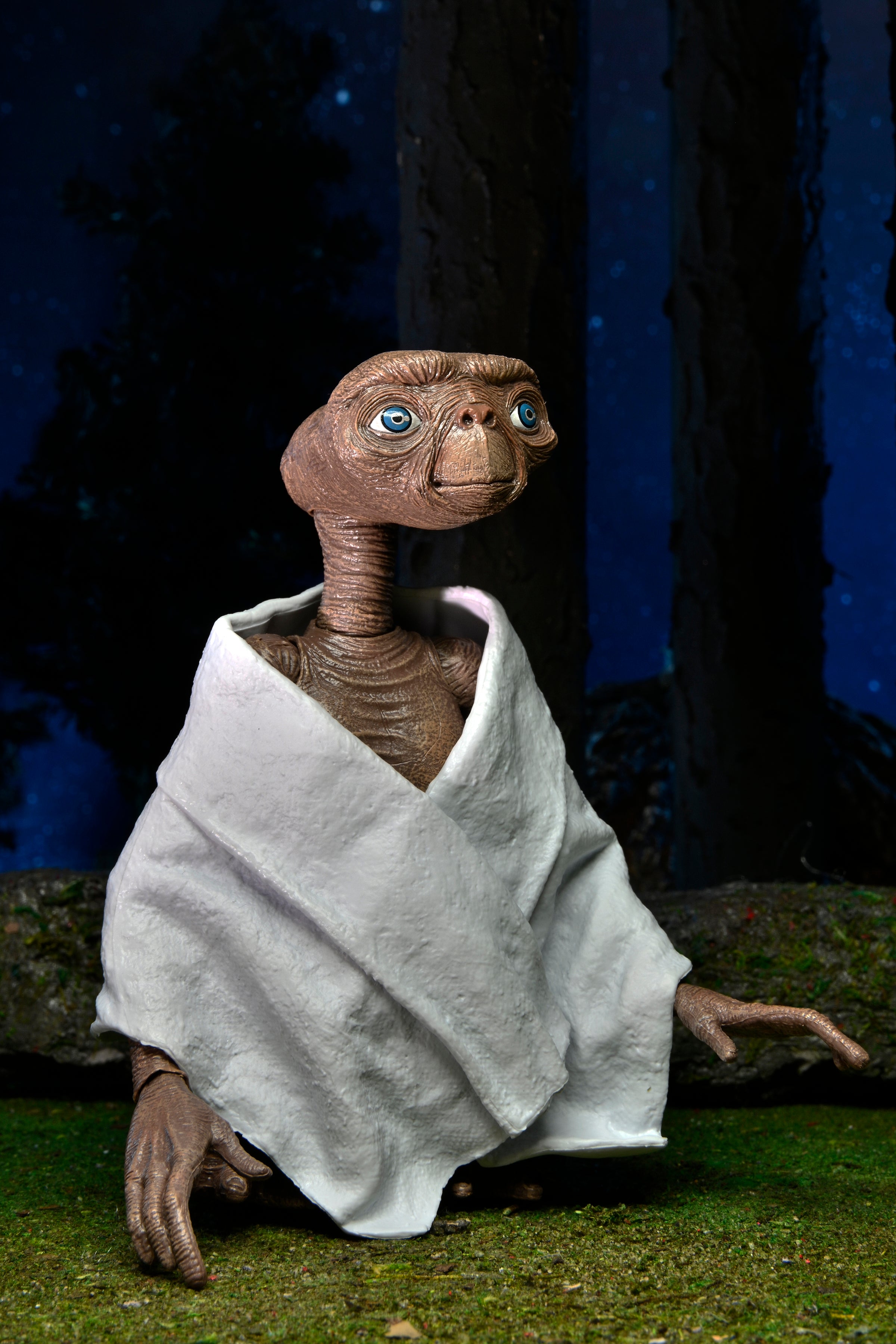 NECA E.T. The Extra-Terrestrial 40th Anniversary Ultimate E.T. Action Figure (7 inch Scale)
