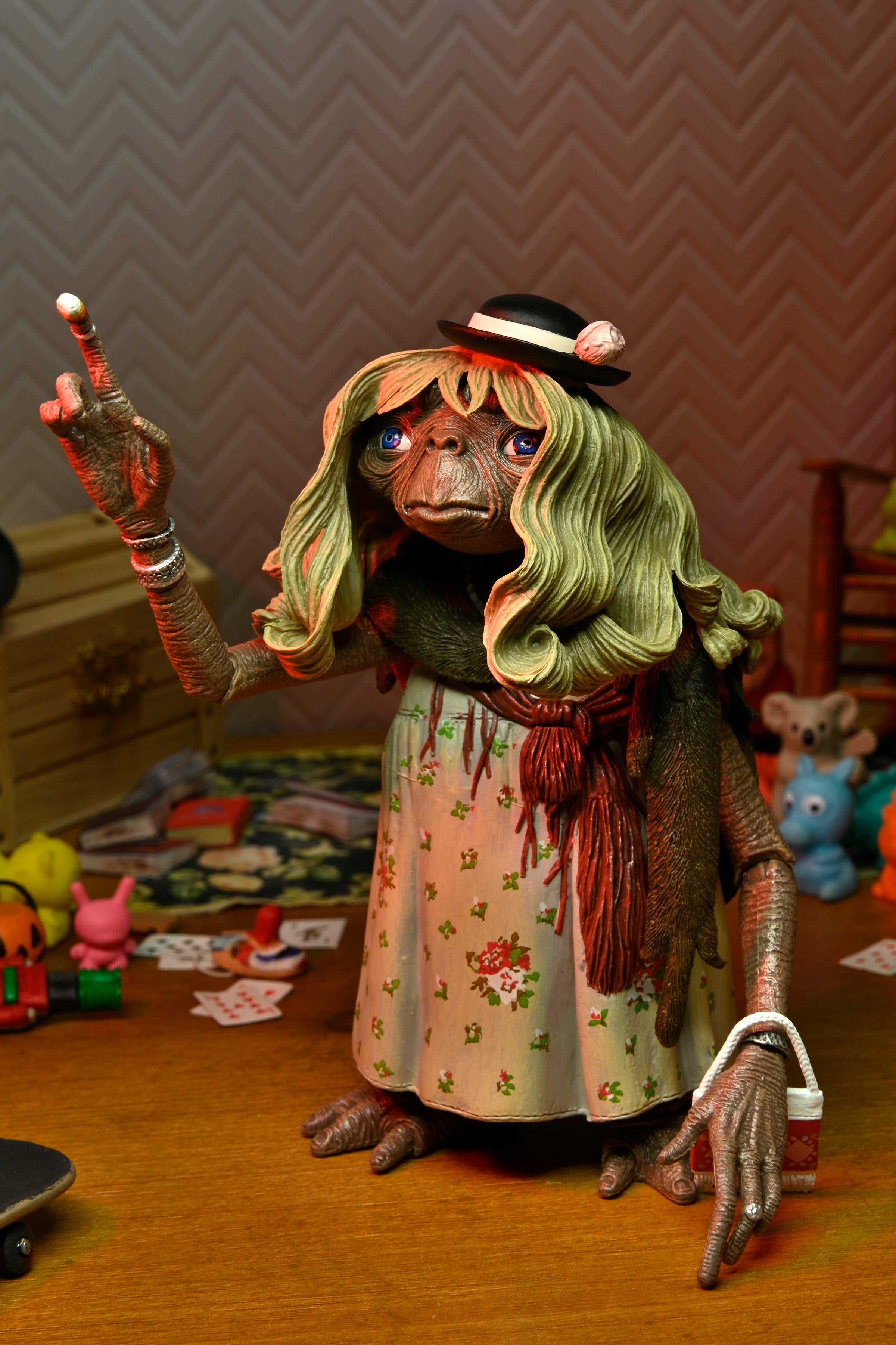 NECA E.T. The Extra-Terrestrial 40th Anniversary Dress-Up E.T. Ultimate Action Figure (7 inch Scale)