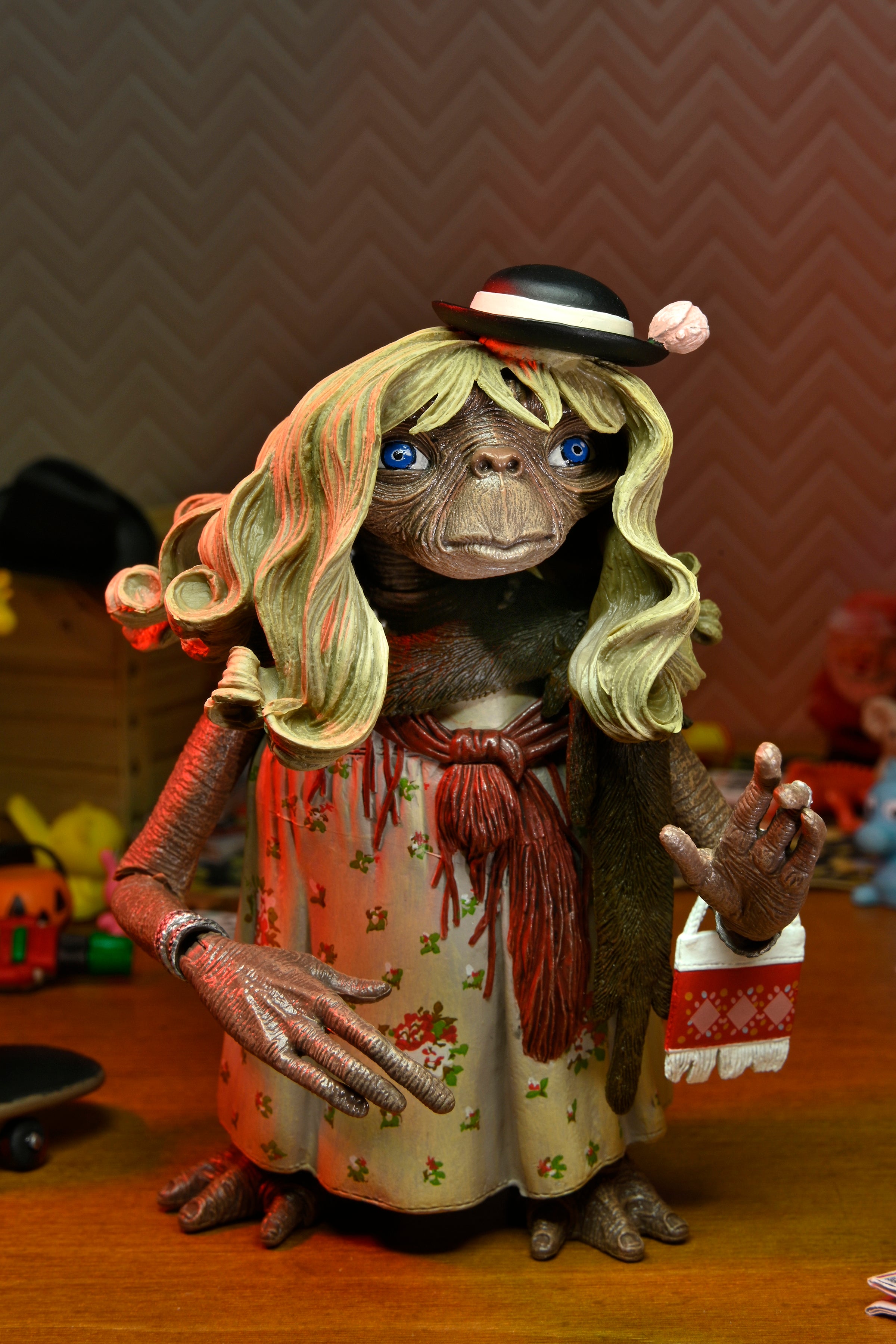 NECA E.T. The Extra-Terrestrial 40th Anniversary Dress-Up E.T. Ultimate Action Figure (7 inch Scale)